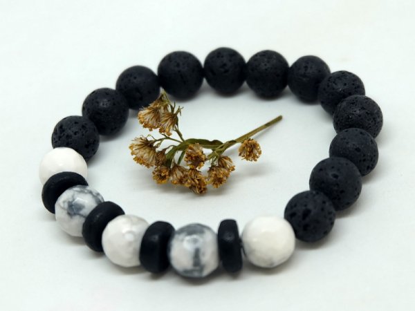 Lava, howlite...strung on double silicone thread...circumference about 18 cm - Bracelets