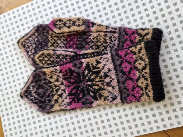 Moteriškos pirštinytės - Gloves & mittens