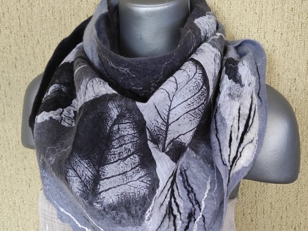 Veltas šalikas " Šalčio gniaužtuose" - Scarves & shawls