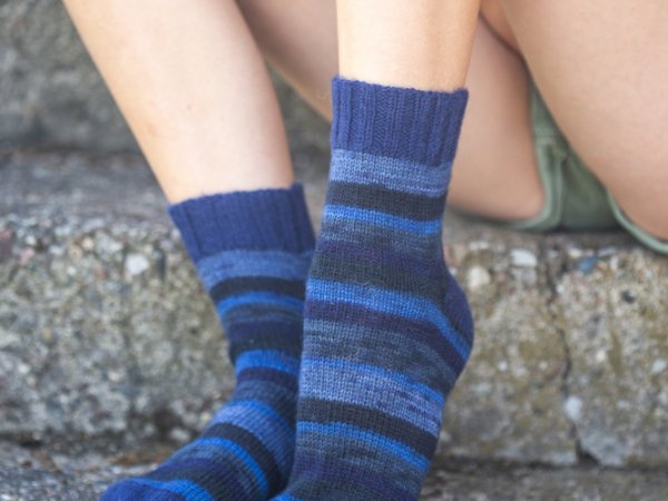 Tamsiai mėlynos kojinės 2 - Socks