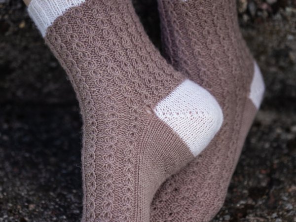 Rusvos kojinės 4 - Socks