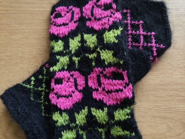 Raštuotos pirštinės - Gloves & mittens