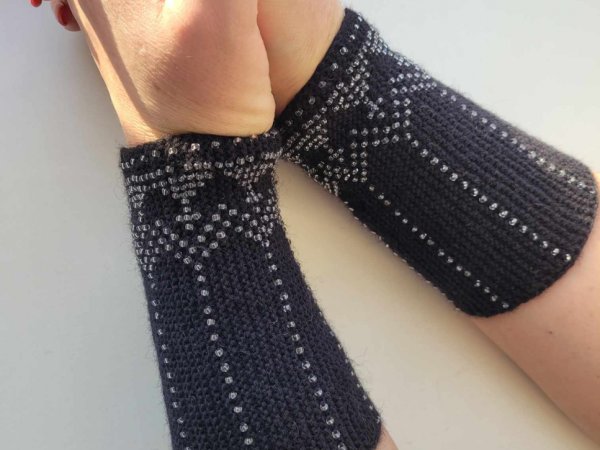 Juodos riešinės 2 - Wristlets
