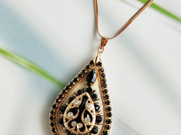 Black blue Charm crystal pendant necklace for women 3