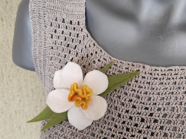 Veltinio sagė "Narcizo žiedas" - Brooches