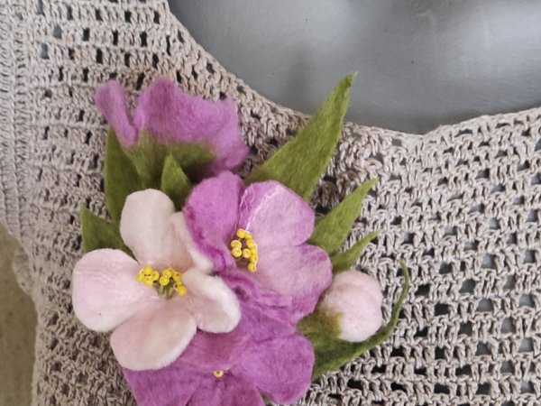 Velta sagė " Puokštė pavasariui" - Brooches