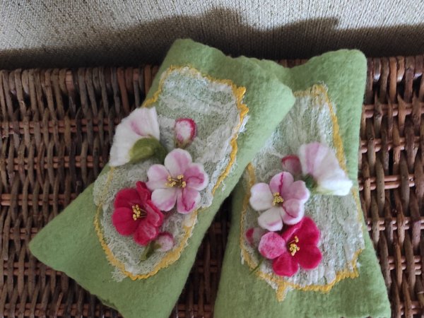 Veltos riešinės "Pavasario žydėjimas" - Wristlets