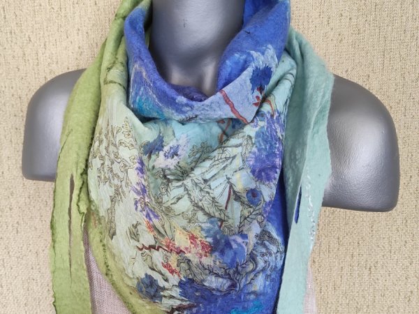 Veltas šalikas su rugiagėlių motyvais. - Scarves & shawls