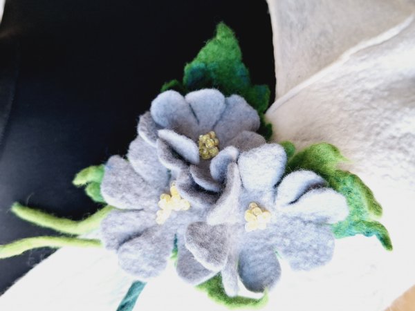 Velta segė pilka - Brooches