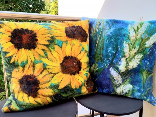 Veltos pagalvėlės,,Saulėgražos ir Mėlyni žiedai - Blankets & pillows