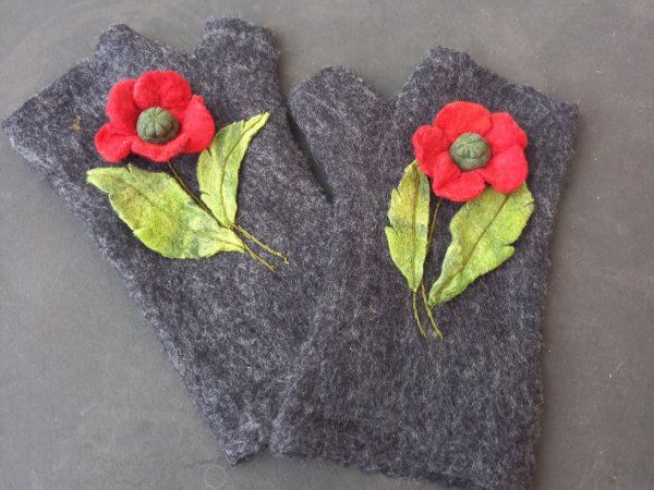 Veltos riešinės,,Aguonos: - Wristlets