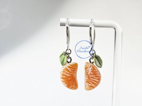 Kabantys auskarai su mandarinų skiltelėmis - Earrings