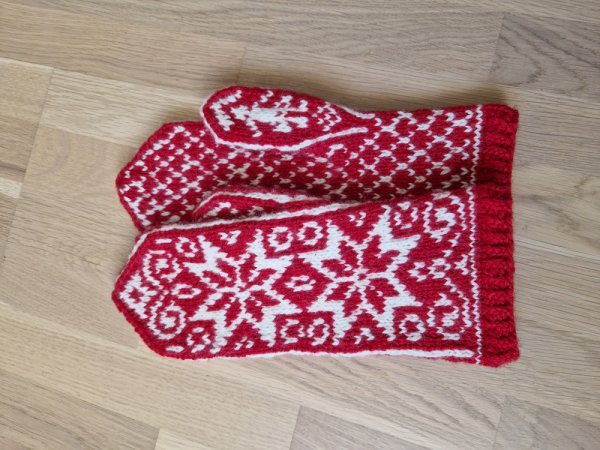 Pirštinytės 2024 Nr5 - Gloves & mittens