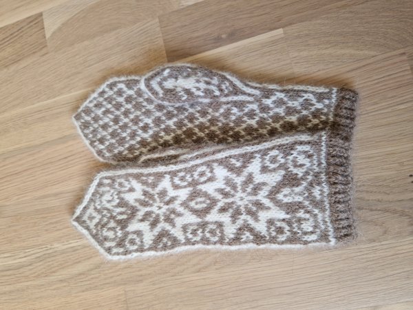 Pirštinytės 2024 Nr12 - Gloves & mittens
