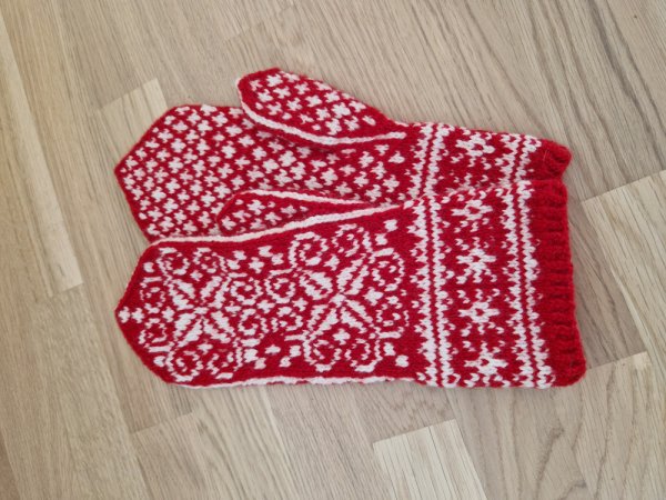 Pirštinytės 2024 Nr18 - Gloves & mittens