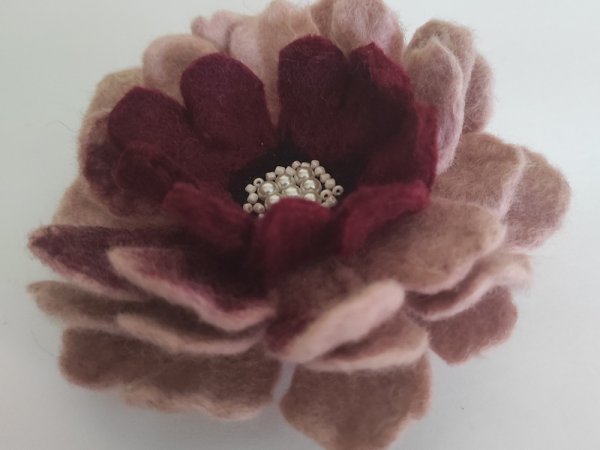 Veltinio sagė Nr.3 - Brooches