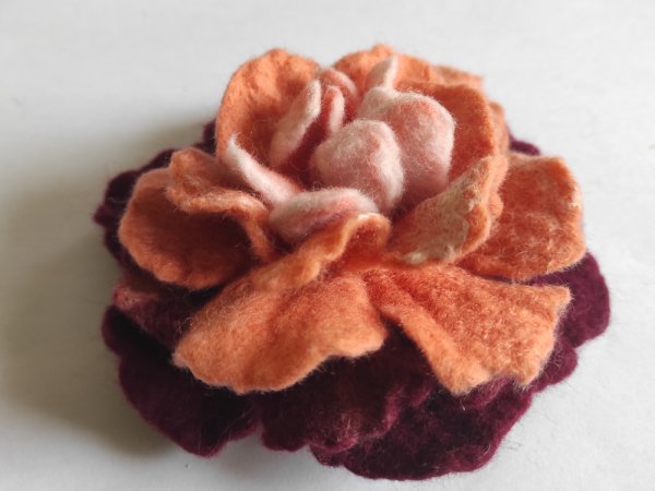 Veltinio sage Nr.6 - Brooches