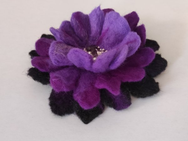 Veltinio sagė Nr.7 - Brooches