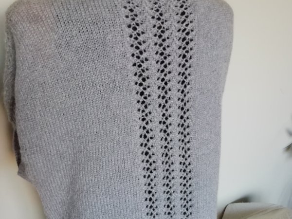 A bodice or sleeveless blouse  2