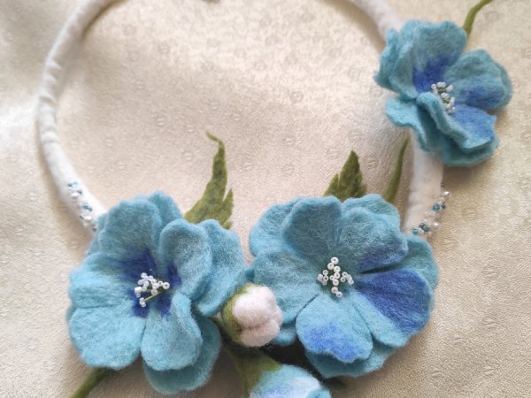 Kaklo papuošalas " Gėlės sniege" - Necklaces