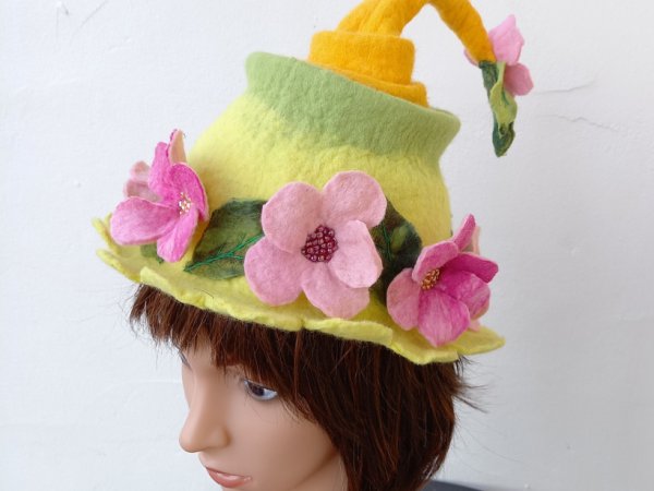 Pirties kepurė,,Pavasaris " - Hats