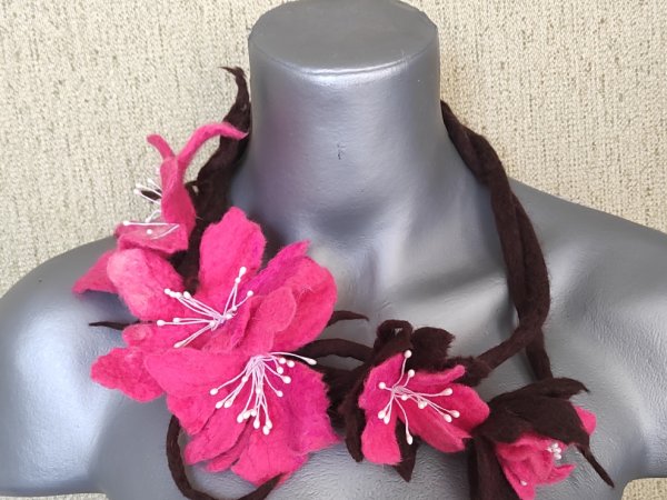 Veltas papuošalas " Rododendrai" 2