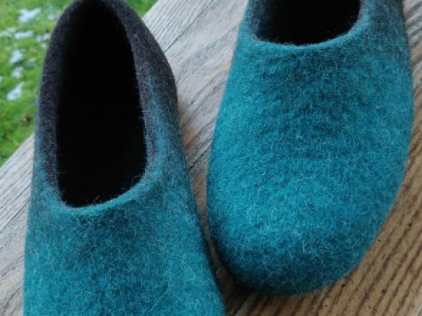 Ir vėl veltos šlepetės - Shoes & slippers