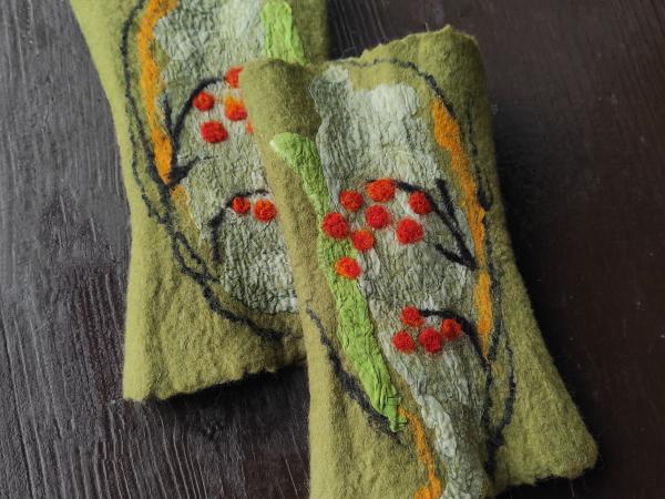 Felt wrist warmers “Autumn Rowan Berries” 3