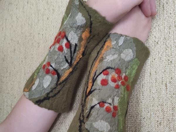 Felt wrist warmers “Autumn Rowan Berries” 2