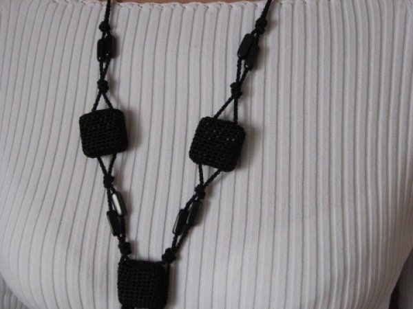 Juoduliukai - Necklace