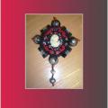 Cameo with a red knit - Brooches - beadwork