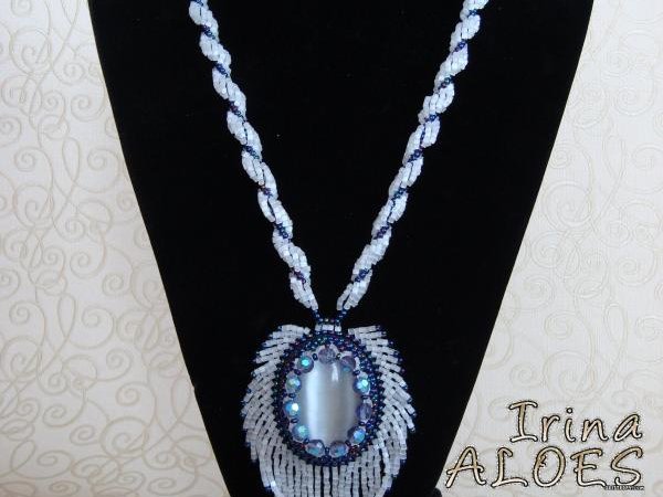 beads " Белый павлин " - Necklace