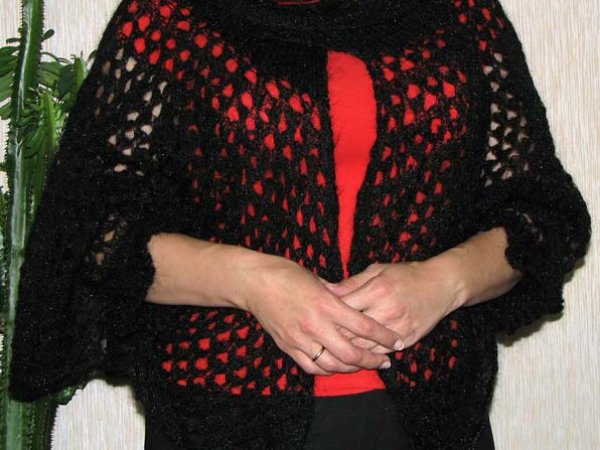 Black mantle with rankovėlėmis - Wraps & cloaks