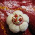 White, at the roadside - Brooches - felting