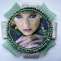 green face - Brooches - beadwork