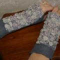 gray with flowers - Gloves & mittens - felting