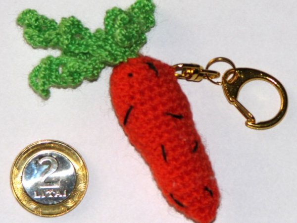 Carrot - keychain - Lace