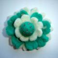 bluish white - Brooches - felting