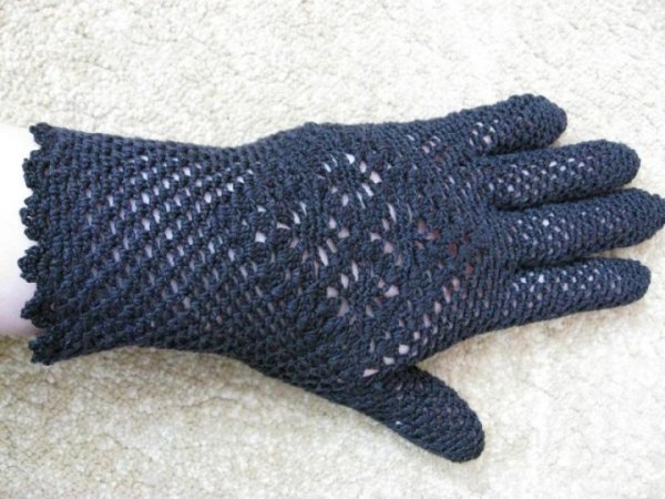 Black gloves - Gloves & mittens