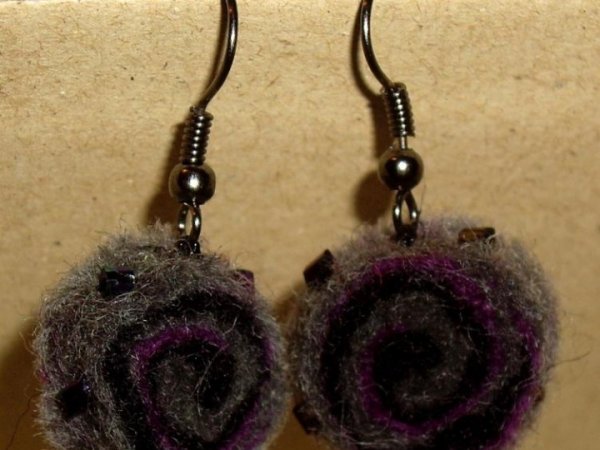 Raizgučiai - Earrings