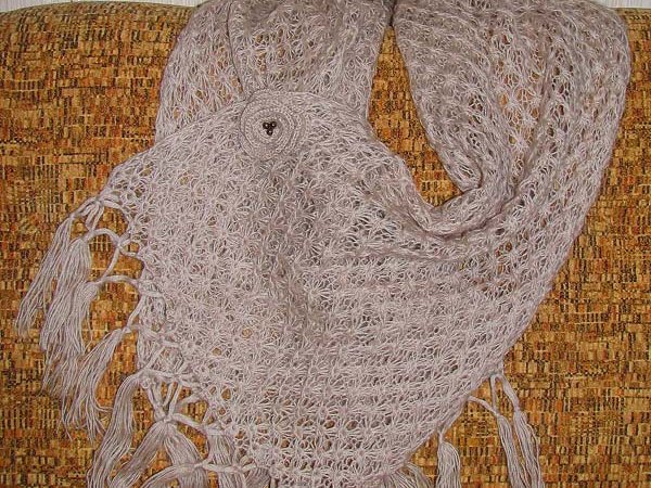 Scarf with brooch - Scarves & shawls