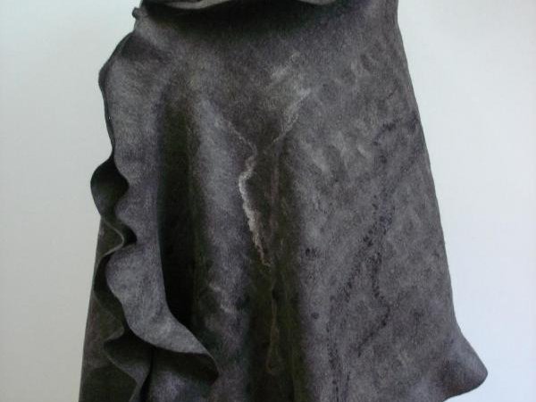 Pelmet - Wraps & cloaks