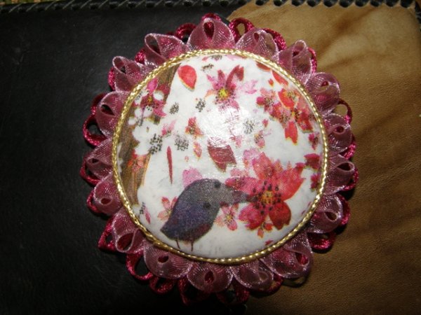 Black check mark - Brooches