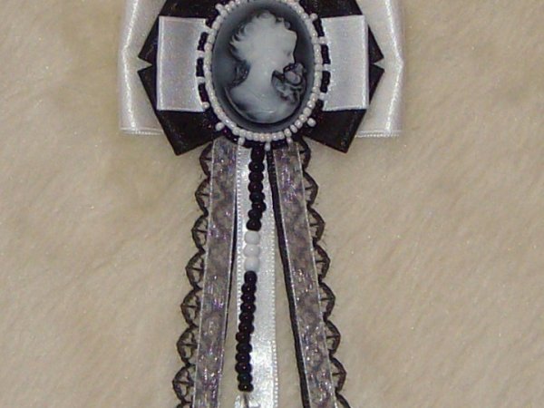 NO. 1 Lady - Brooches