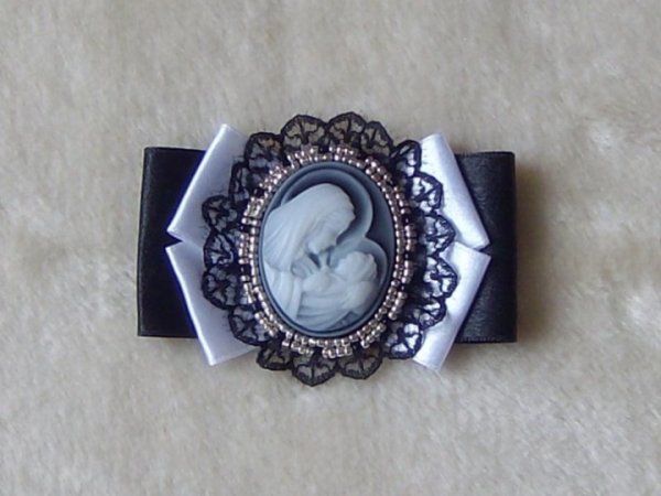 NO. 3 Lady with baby - Brooches