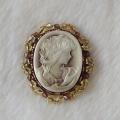 An elegant lady - Brooches - making