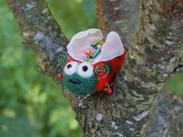 vabalelis1 - Brooches