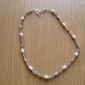 Gray agate and pearls - Necklace - beadwork