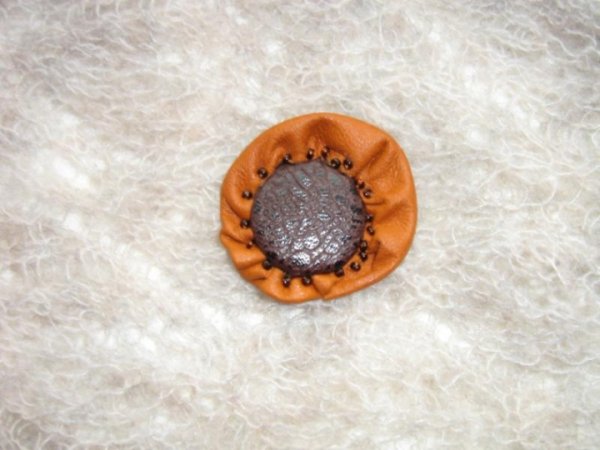 sege - Brooches