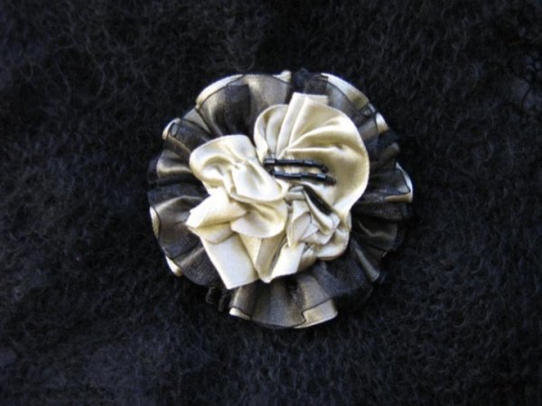 sege - Brooches